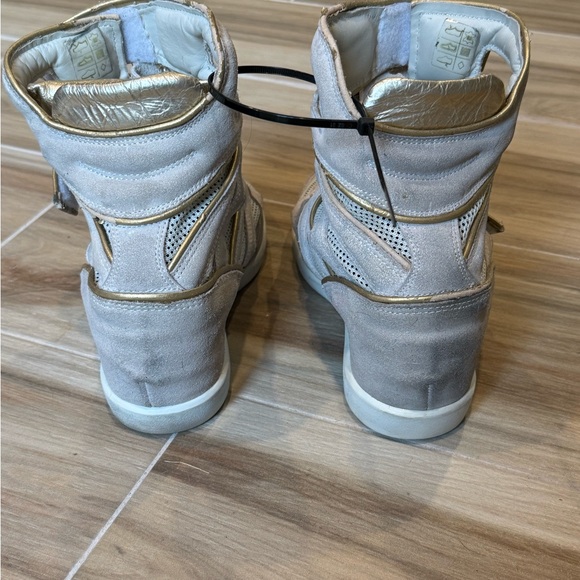 Monica Corte Women's High-Top Wedge Sneakers- super cute!! Fits 9.5 - Picture 3 of 11